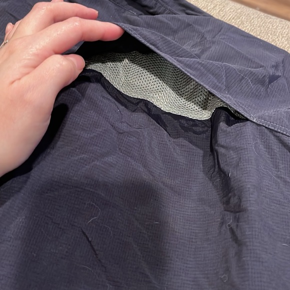 Eddie Bauer men’s nylon button up - Picture 9 of 9